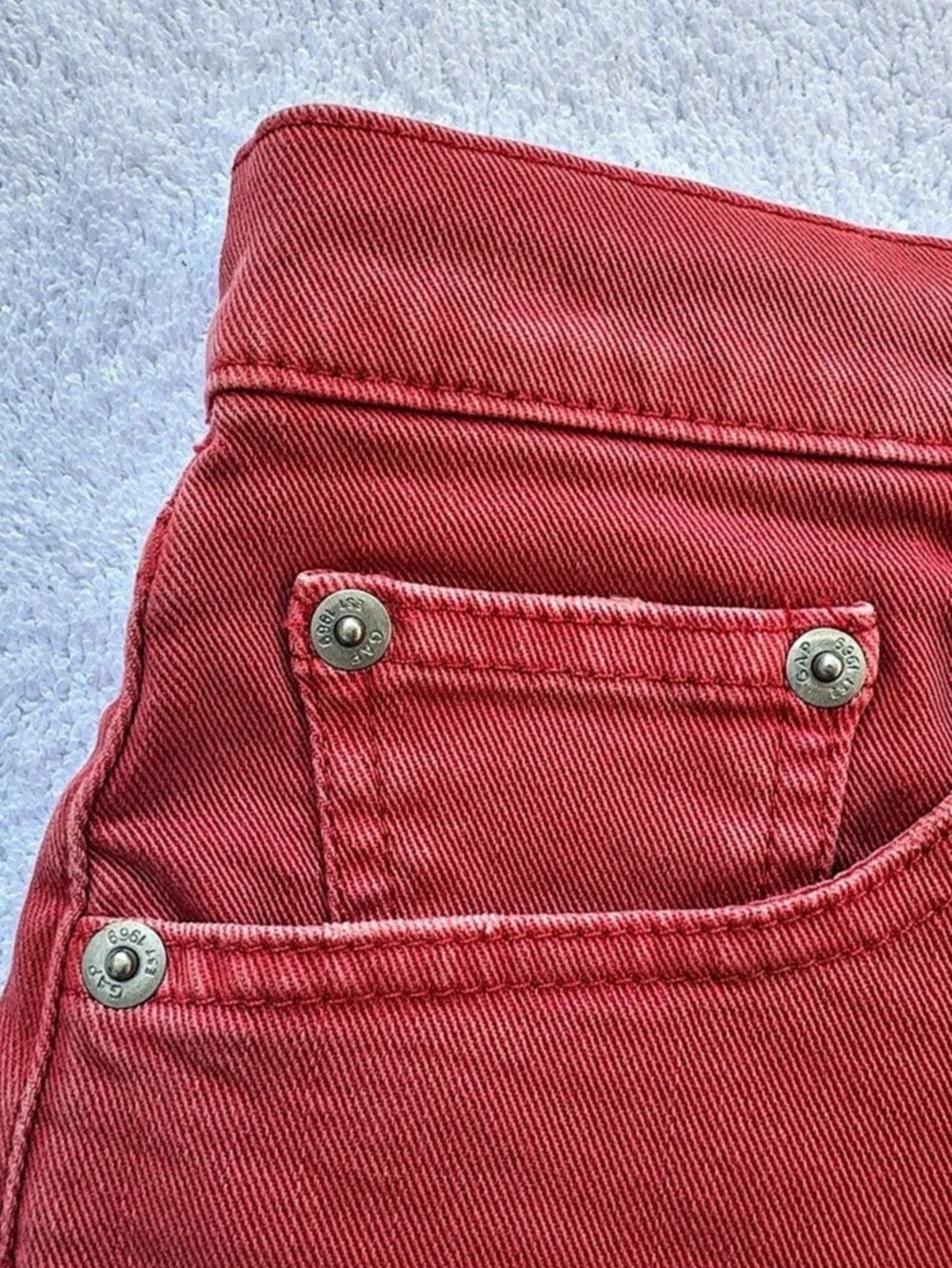 GAP Red Frayed Jean Shorts Size 26 R - Picture 4 of 7